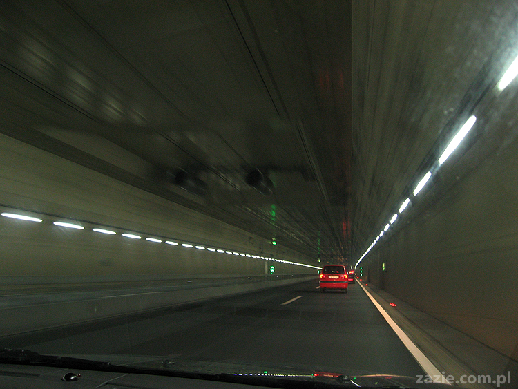 tunel na autostradzie