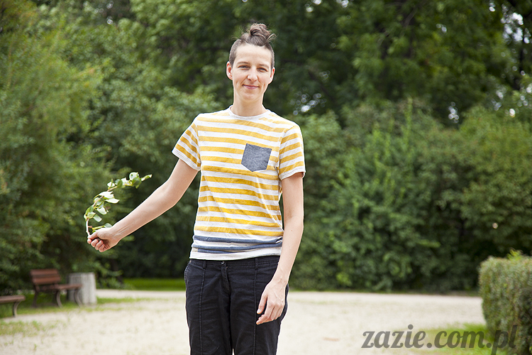 mopsy Kumok i Miszur w parku Sue Ryder na Starej Ochocie mopsy Kumok i Miszur śmieszne psy pugs mopsiki