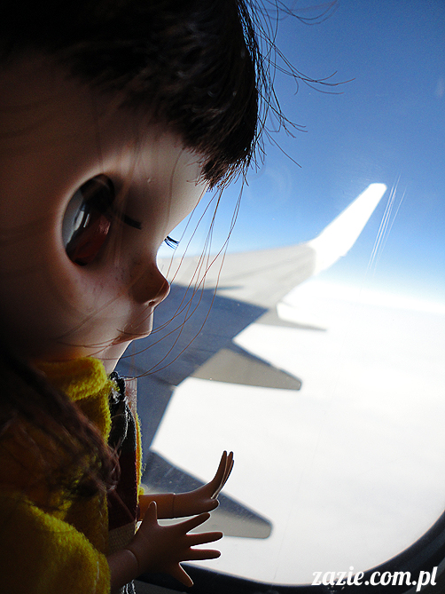 Orka Blythe doll lalka Simply Chocolate custom by Zazie kieszonkowy atlas chmur, above the clouds, airplane view 