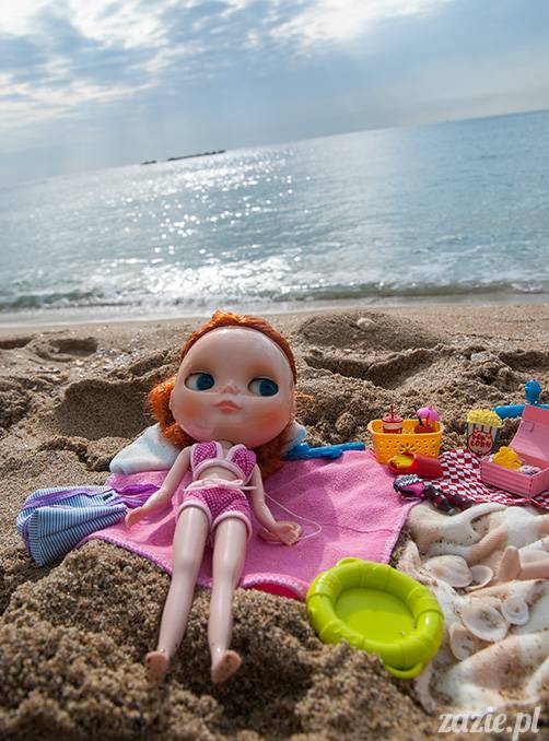 Blythe dolls on the beach, lalki Blythe na plaży, Blythe Custom OOAK by Zazie
