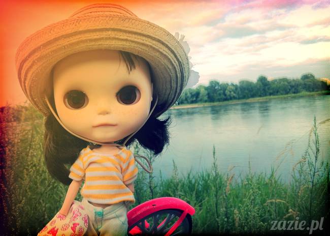 Orka Blythe Doll Simply Chocolate on the river bank of Vistula