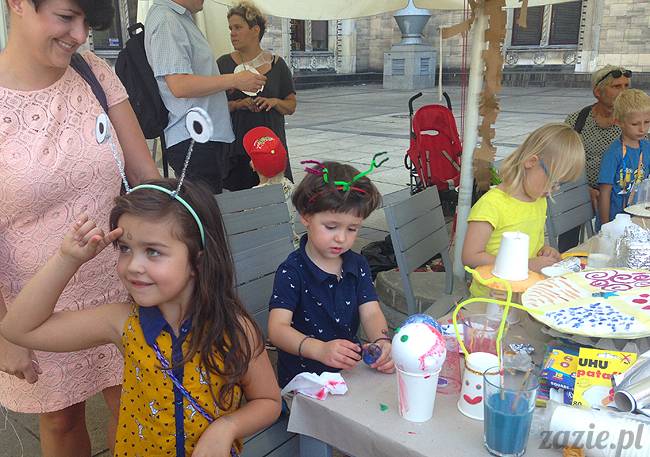 zajęcia dla dzieci, recyklingowe warsztaty plastyczne dla dzieci i rodziców, prowadzenie Olga Zazie i Syd Breslauer, organizator Cafe Kulturalna