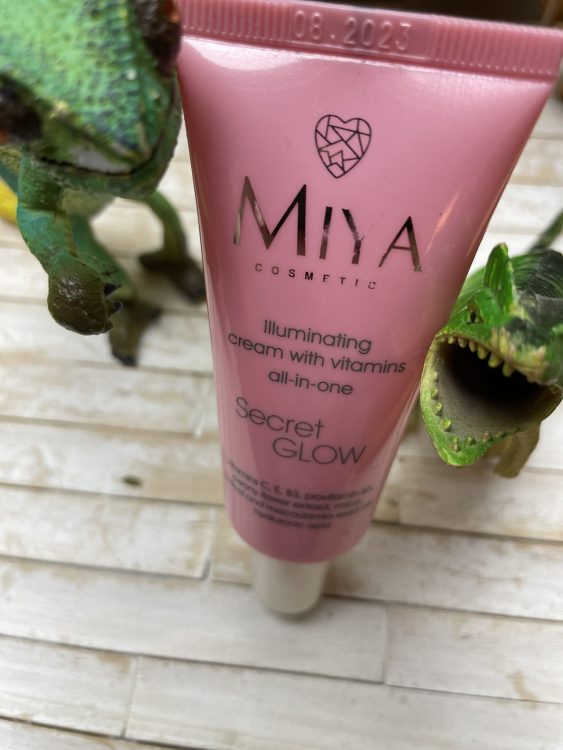 skład i opinie MIYA Secret Glow Rozświetlający krem z witaminami all-in-one